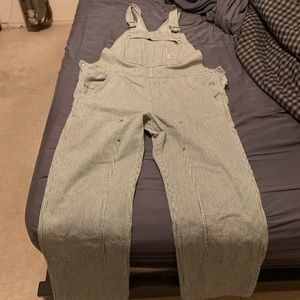 Carhartt Ladies Conductor Overalls never worn.  They fit like a medium not large